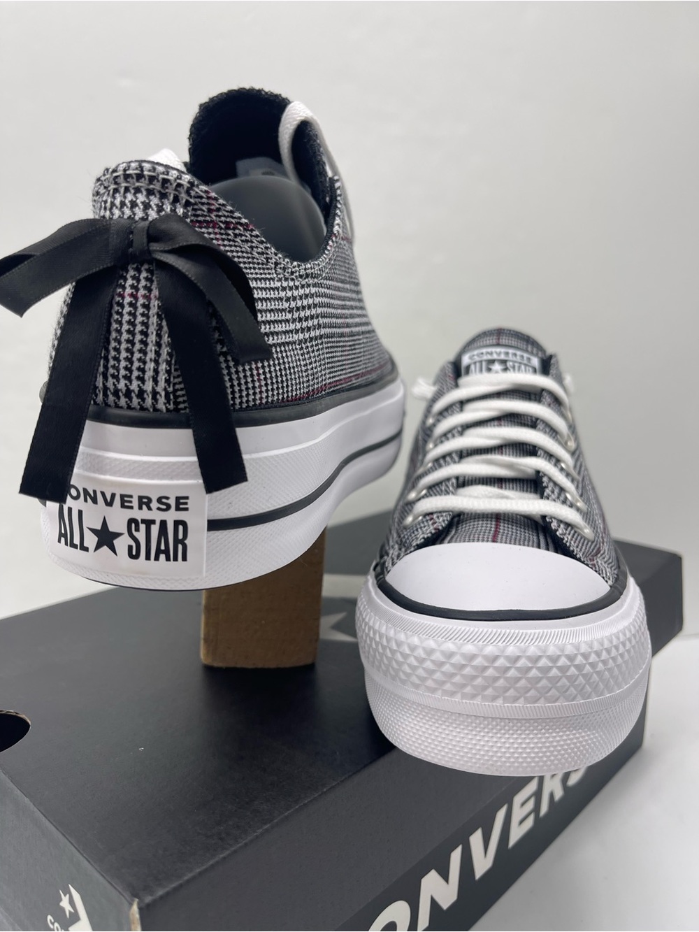 Converse A13881F CTAS LIFT OX
BLACK/WHITE/BLACK Platform Sneakers
 Plaid Low Top - Picture 6 of 16